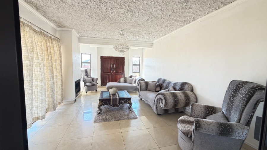 5 Bedroom Property for Sale in Grimbeeck Park North West